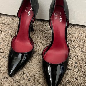 MIX NO. 6 DAWNIRA PUMP (black pumps, red inside) size 9